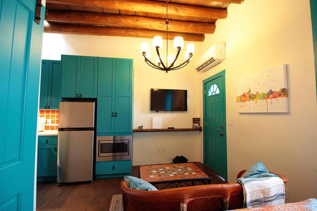 Closson - Stylish - Near Plaza - Queen Bed *